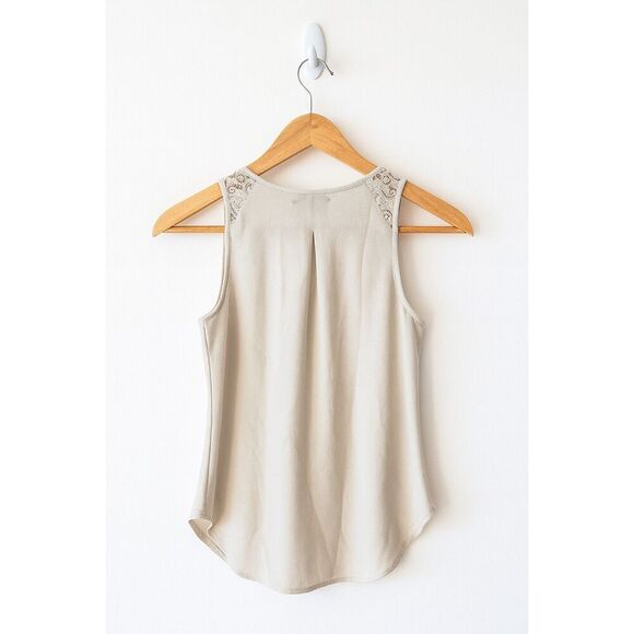 Van Heusen White Lace Back Sleeveless Blouse Size XS Button Closure Top - Picture 3 of 4